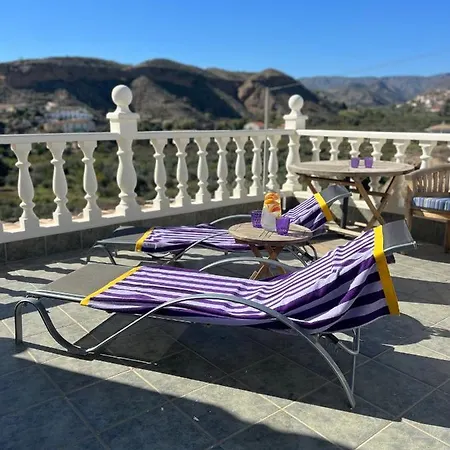 Appartement Rojo - An With Shared Pool & Hot Tub With Stunning Views In