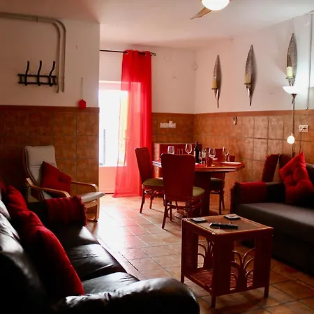 Rojo - An With Shared Pool & Hot Tub With Stunning Views In Appartement