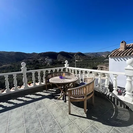 Rojo - An With Shared Pool & Hot Tub With Stunning Views In Apartment