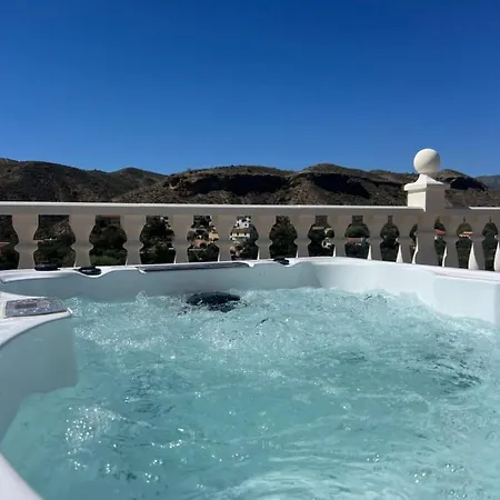 Rojo - An With Shared Pool & Hot Tub With Stunning Views In Apartment