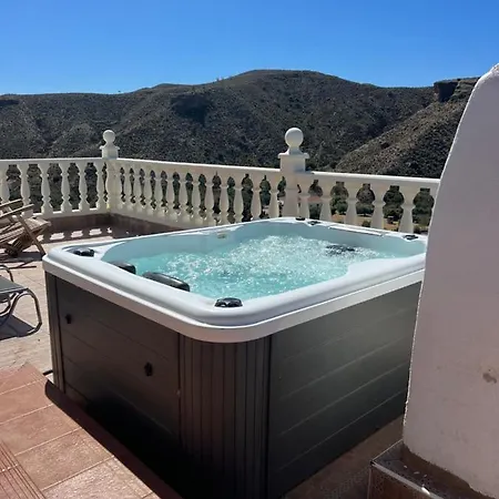 Rojo - An With Shared Pool & Hot Tub With Stunning Views In