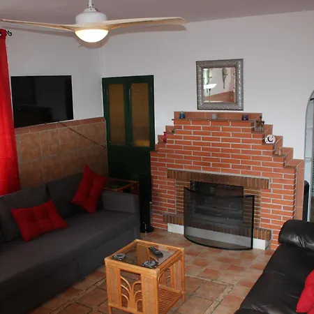 Apartment Rojo - An With Shared Pool & Hot Tub With Stunning Views In