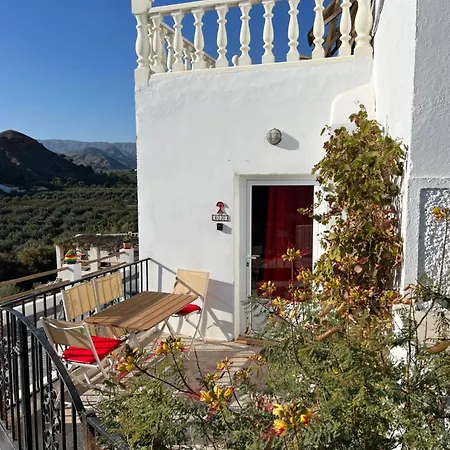 Rojo - An With Shared Pool & Hot Tub With Stunning Views In Apartment